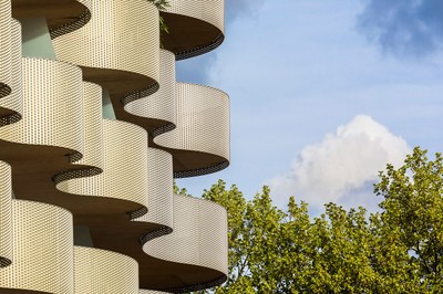 流淌在建筑上的塞納河 - 極富韻律感的巴黎公寓